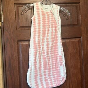 Pink and white kyte baby sleep sack